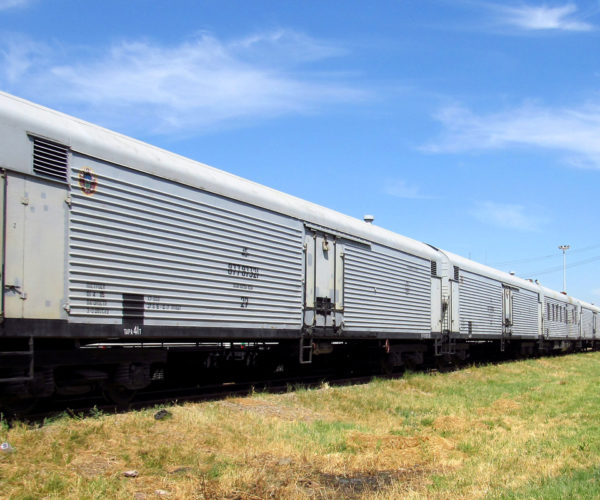 Типы вагонов с температурным режимом: от изотермических до контейнерных рефрижераторов